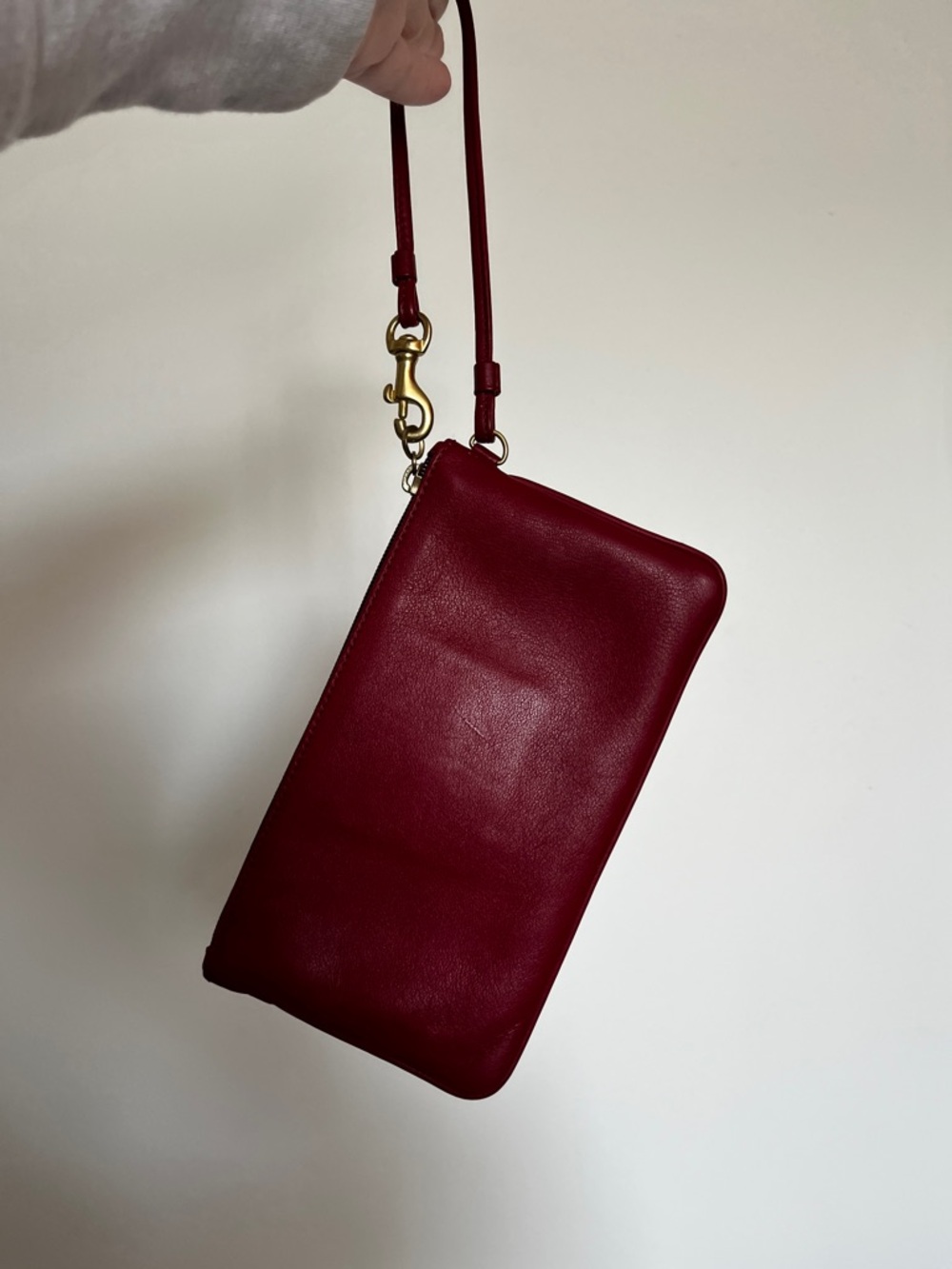Vintage Coach Red Leather Wristlet Clutch with Brass Hardware - Picture 5 of 7